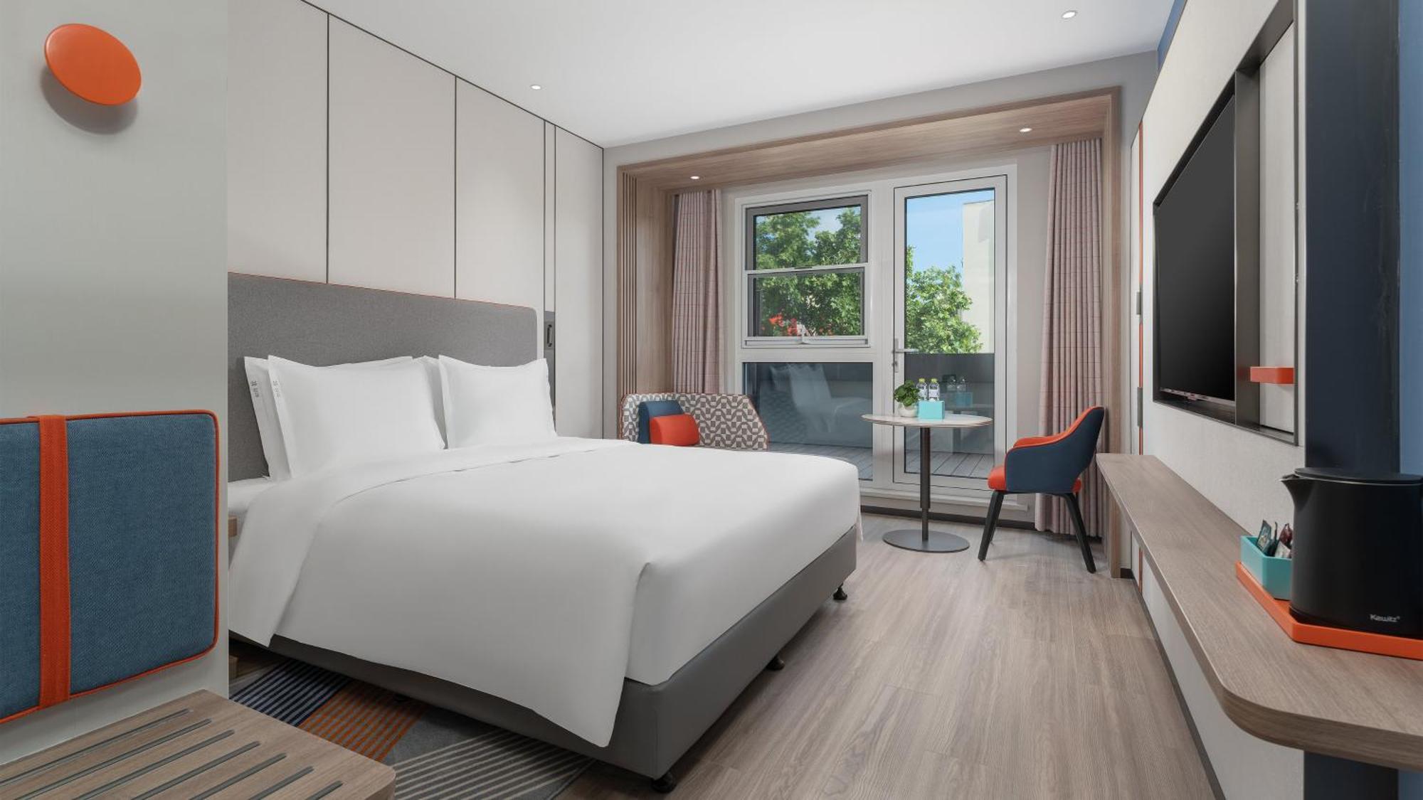 Holiday Inn Express Qingdao Shibei By Ihg Exterior photo